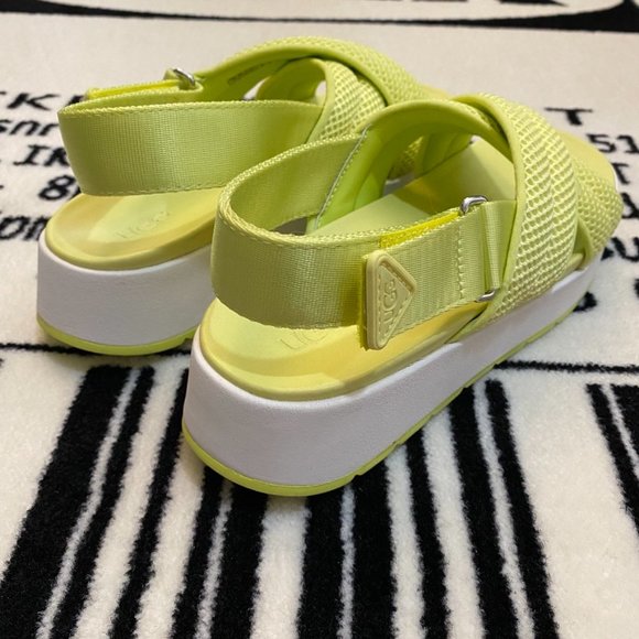 Ugg Nella Mesh Wedge Slingback Sandal - 5.5US - Picture 5 of 9